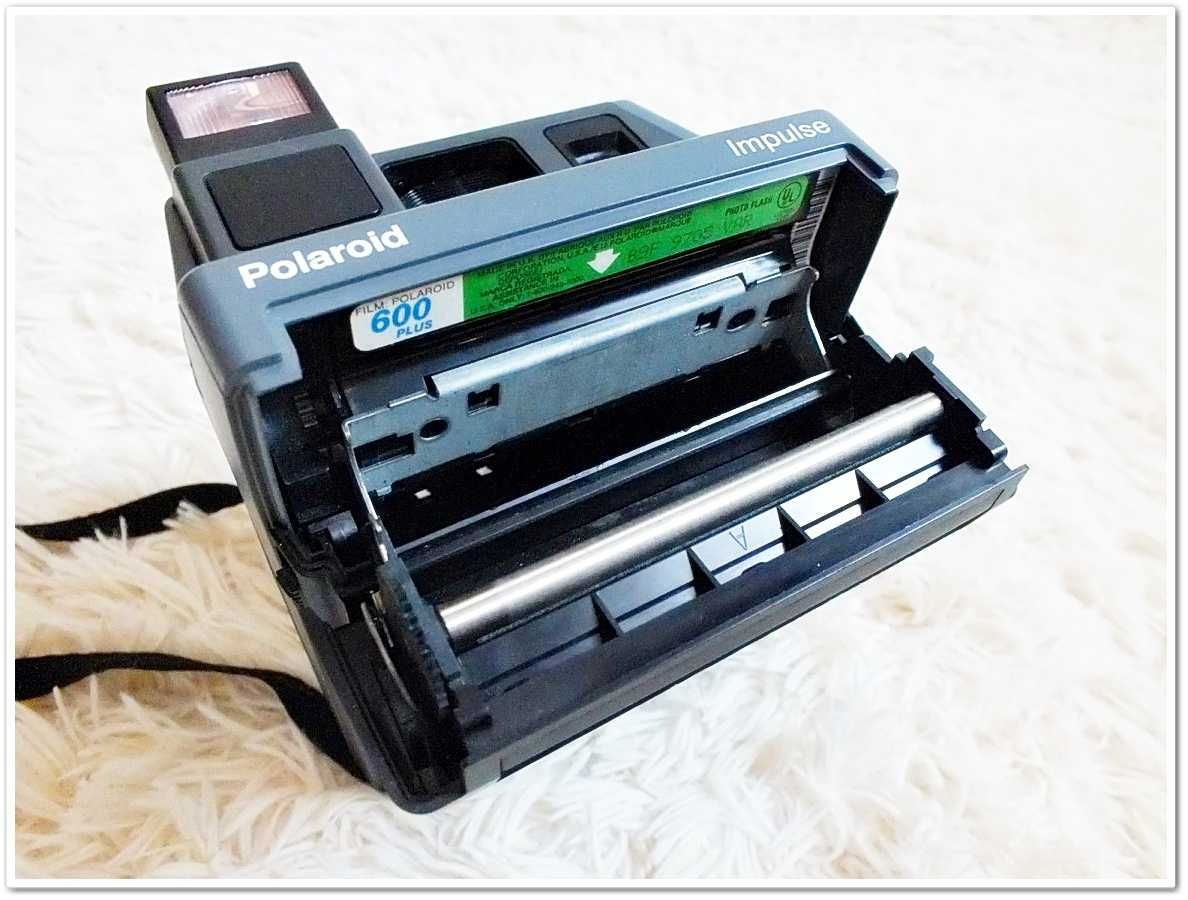 Kolekcjonerski model aparat Polaroid Impulse na standardowy film 600