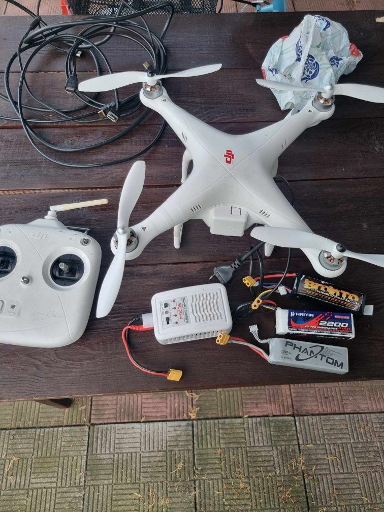 Dron DJI Phantom v 1.1.1 P330