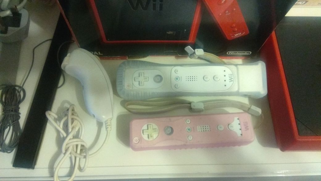 Nintendo Wii mini z 5 grami.