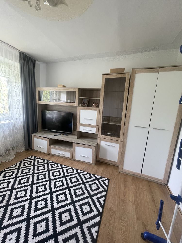 Стенка у вітальню