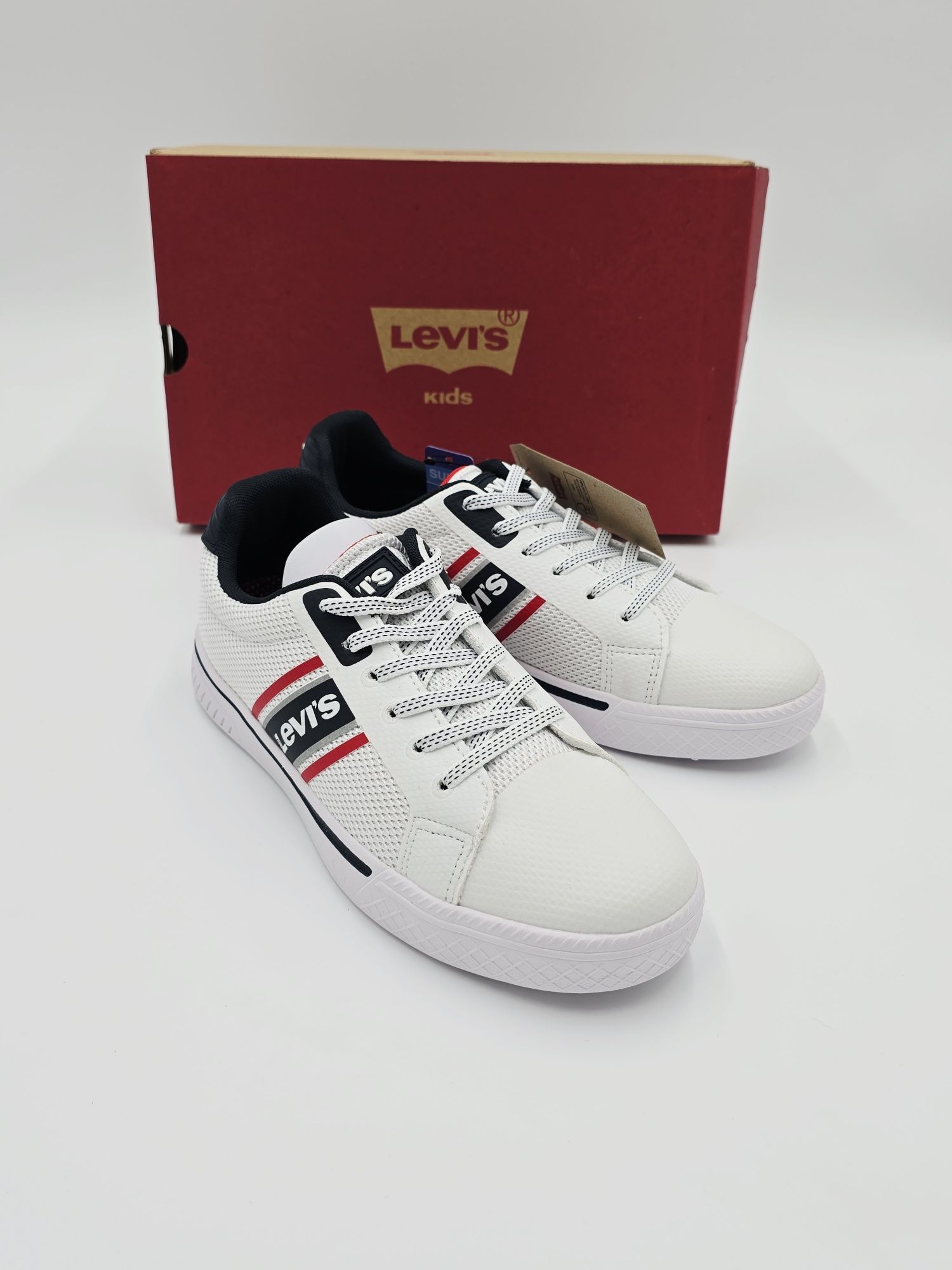 Nowe Levi's Future X r.38