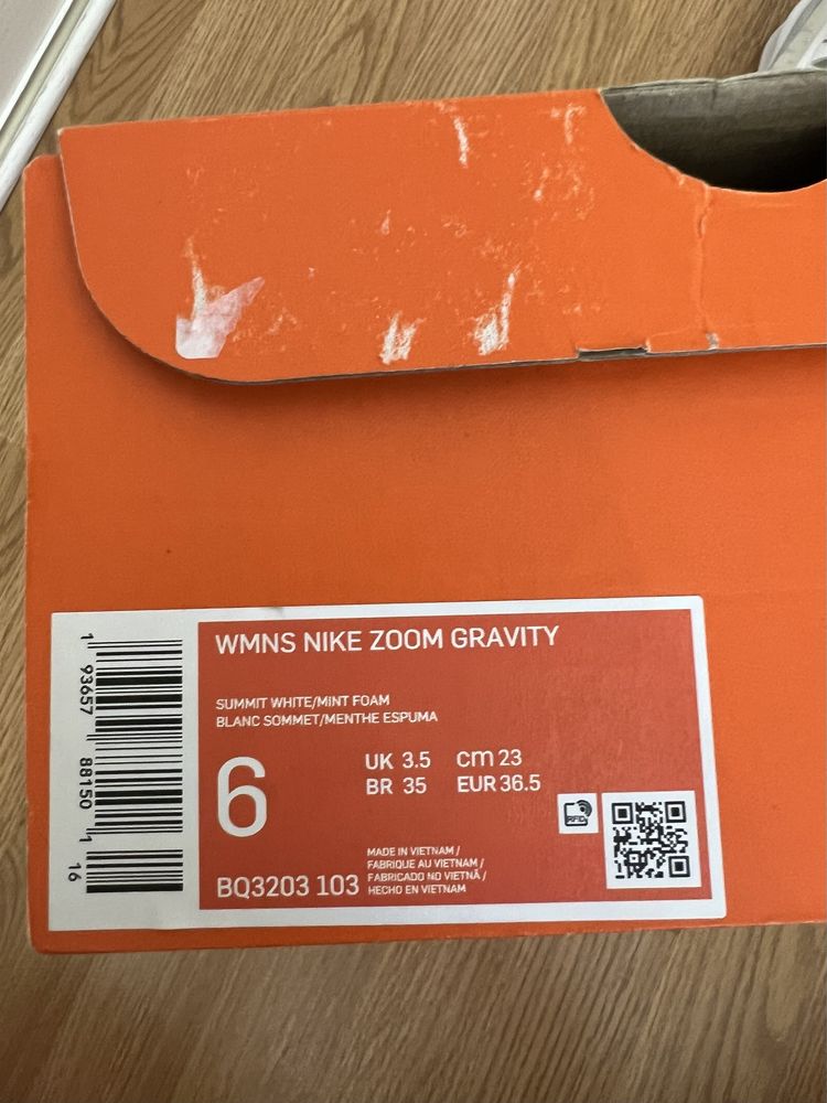 Спортивні кросівки WMNS NIKE ZOOM GRAVITY