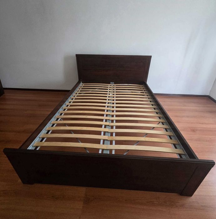Cama de casal Ikea com colchão