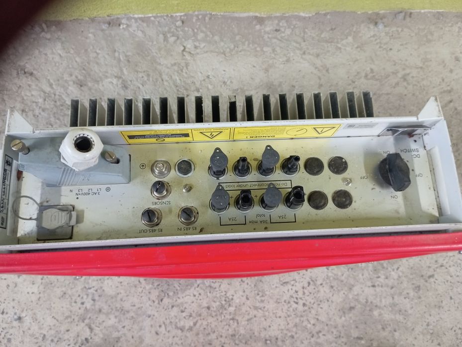 Мережевий інвертор напруги