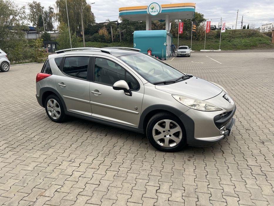 Продам Пежо 207 бензин