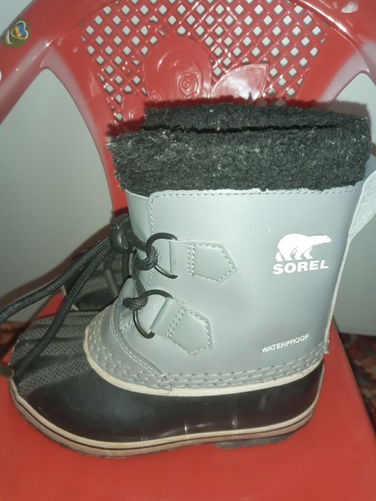 Продам сапожки зимние Sorel