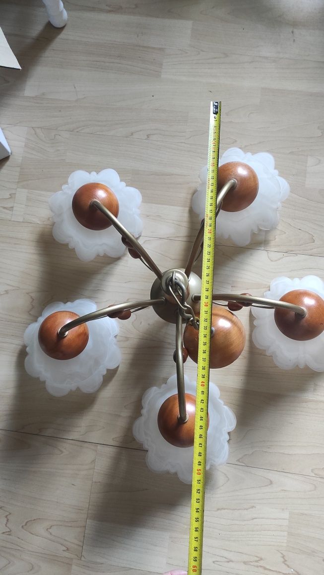 Lampa sufitowa, żyrandol, firmy LAMKUR drewno, piękne mleczne klosze