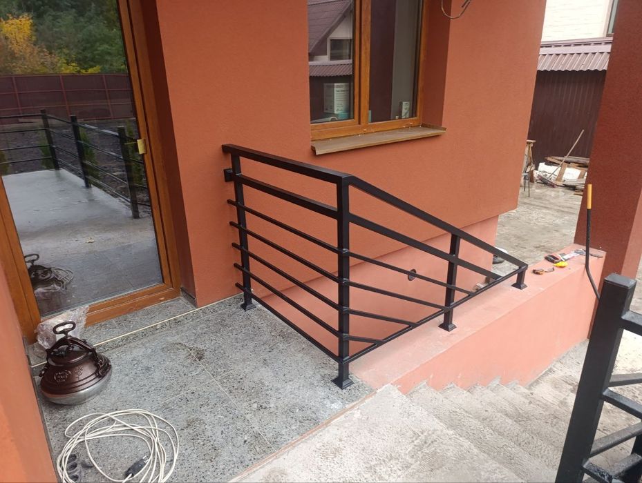 Виробництво та монтаж; Навіси, Ферми, Ворота, Ангари, Перила