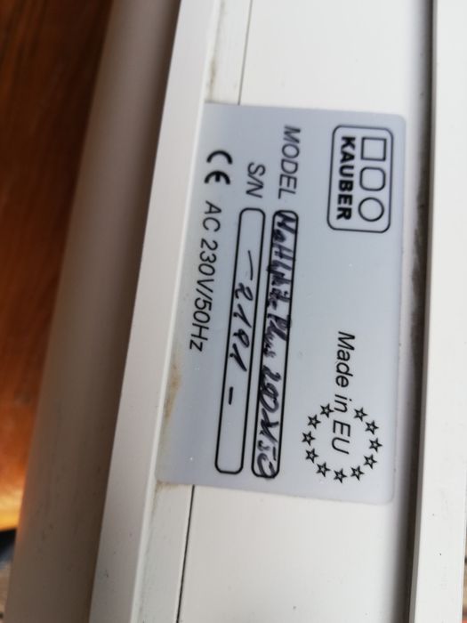 Ekran projekcyjny elektryczny Kauber White labe 200x150 MADE IN POLAND
