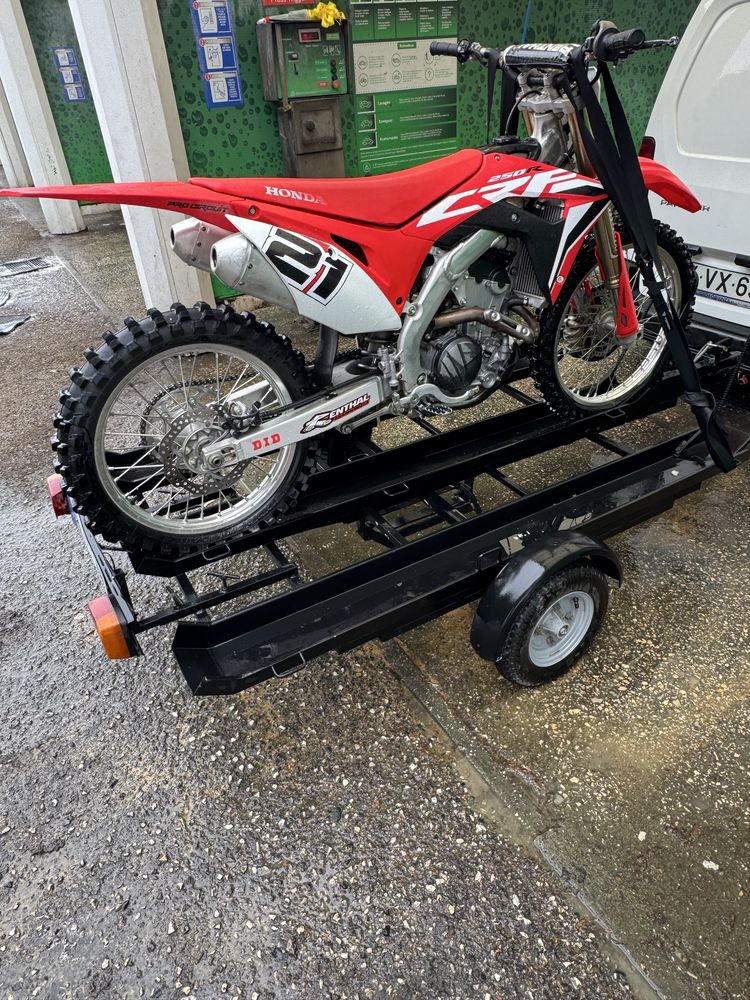 CRF 250 R …………..