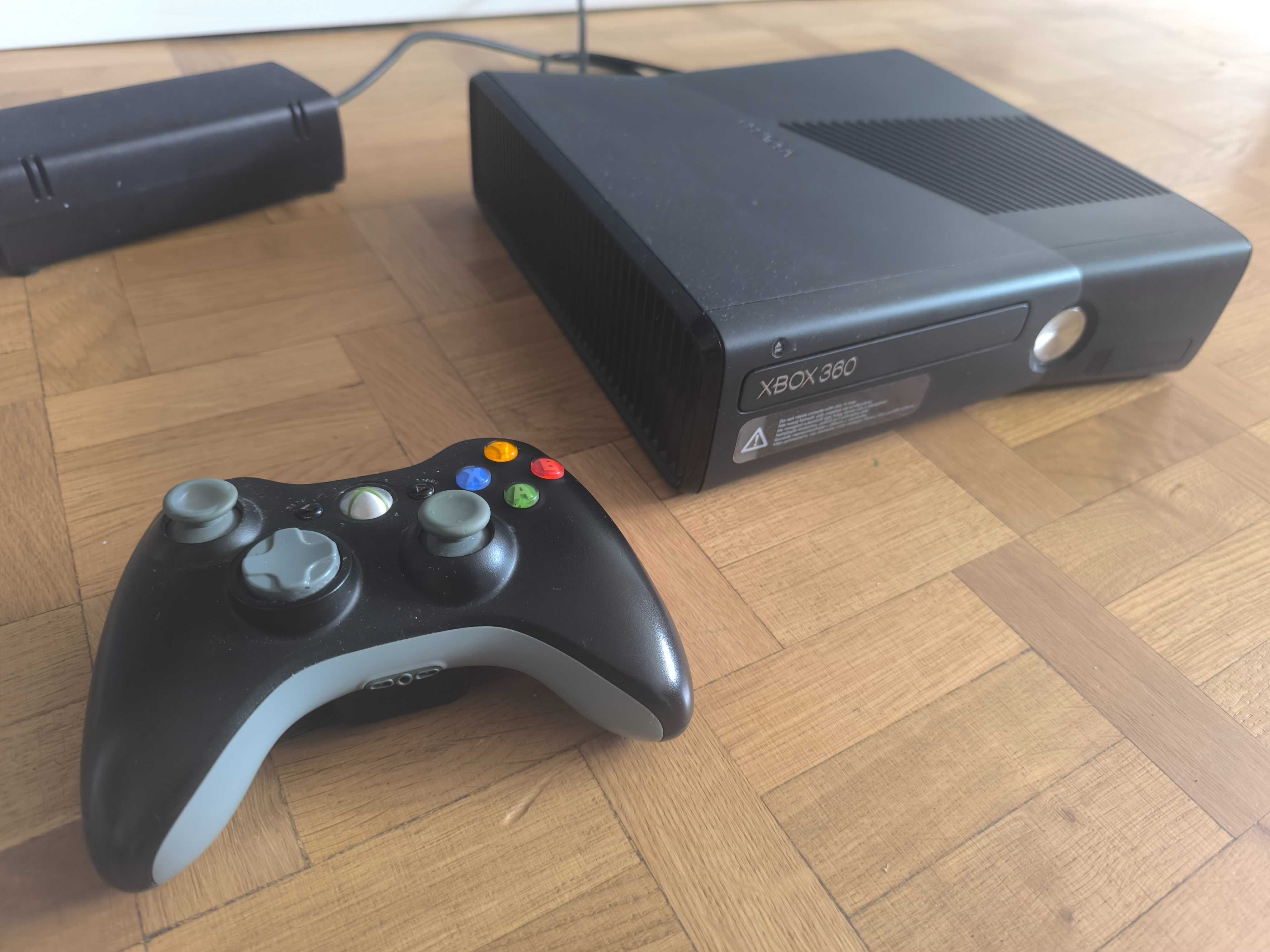 Xbox 360 + gry + mikrofon