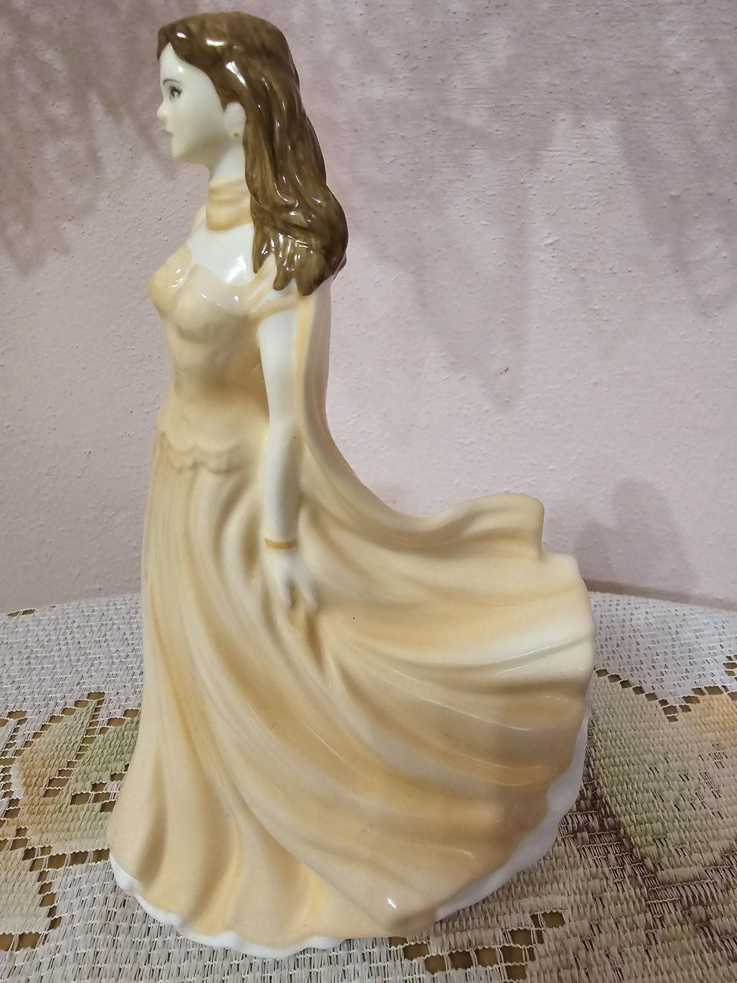 Śliczna porcelanowa figurka Royal Worcester