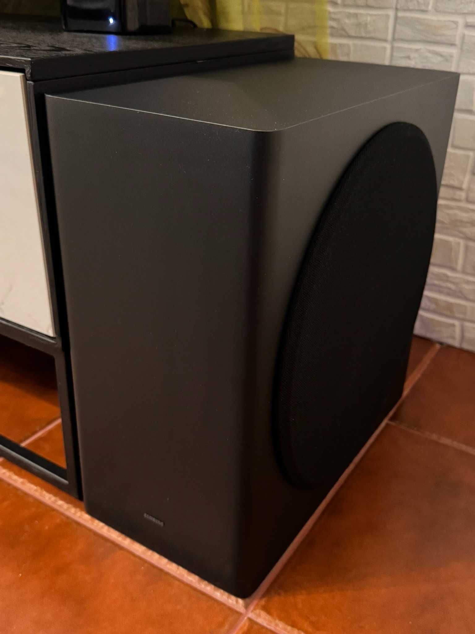 Soundbar Samsung HW-Q800A com subwoofer e colunas traseiras SWA-9500S