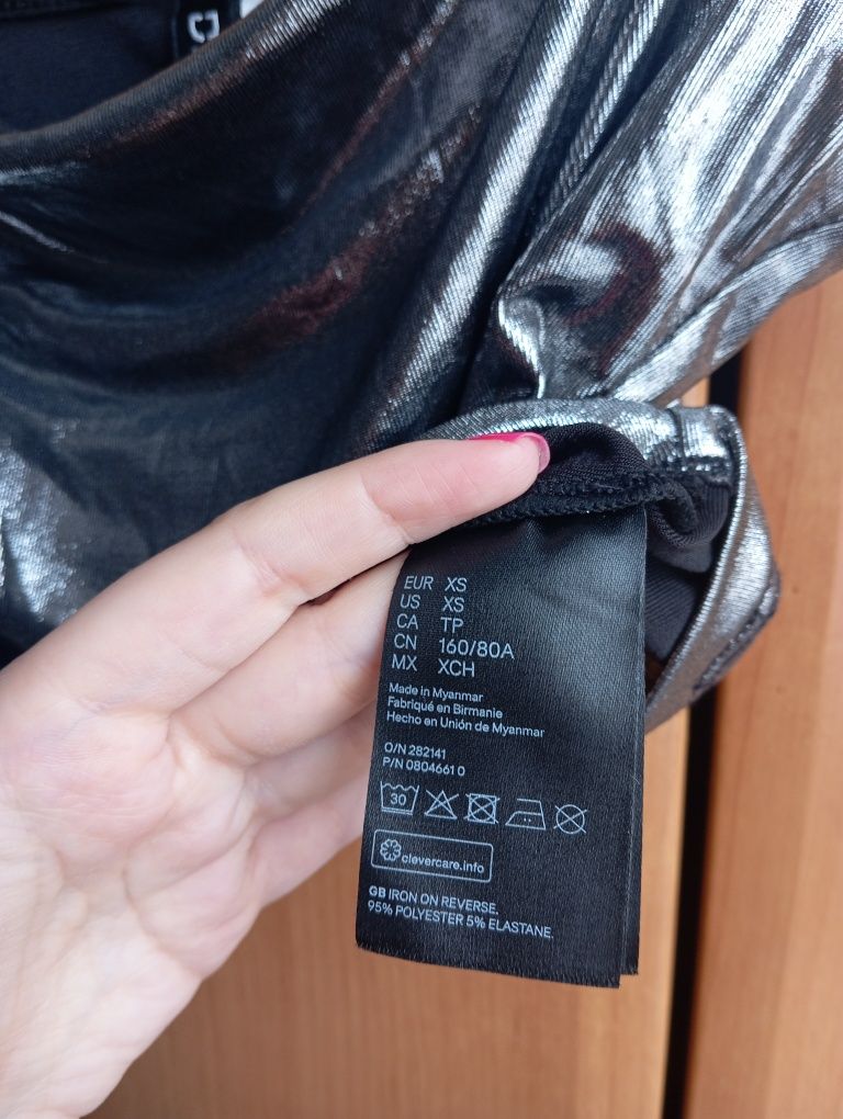 Krótki metaliczny top na ramiączkach z lejącym się dekoltem, h&m