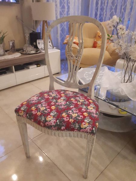 Krzesła na sprężynach po renowacji