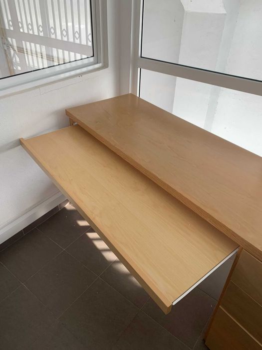 Secretária de Madeira Maciça