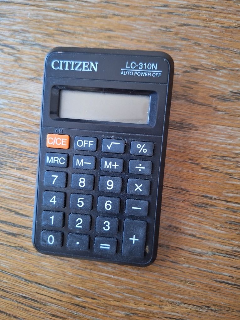 Mały kalkulator na egzamin maturę do liczenia plastikowy