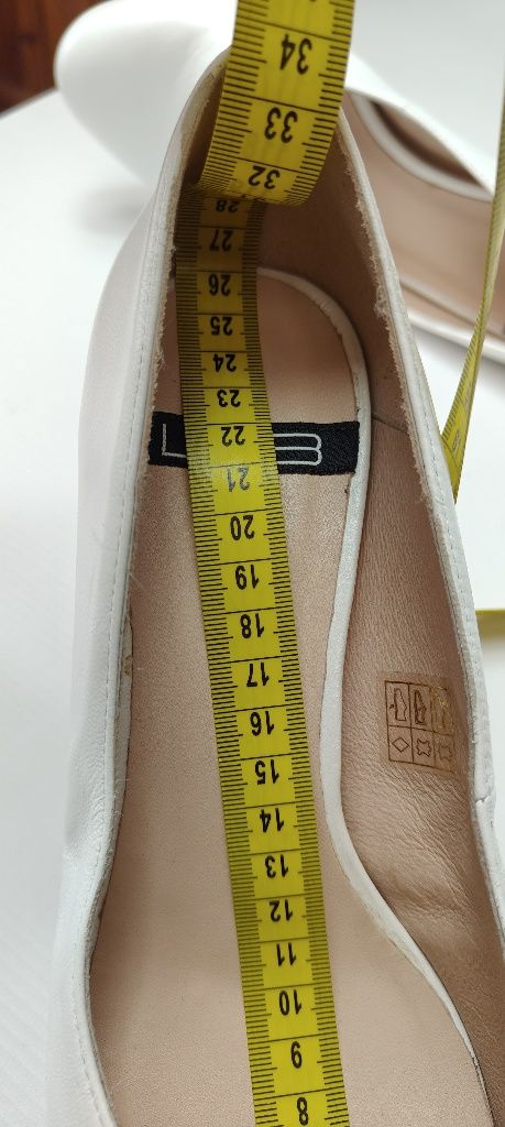 Białe buty ślubne na obcasie damskie LAB rozm 41/42 wkład 26 cm skóra