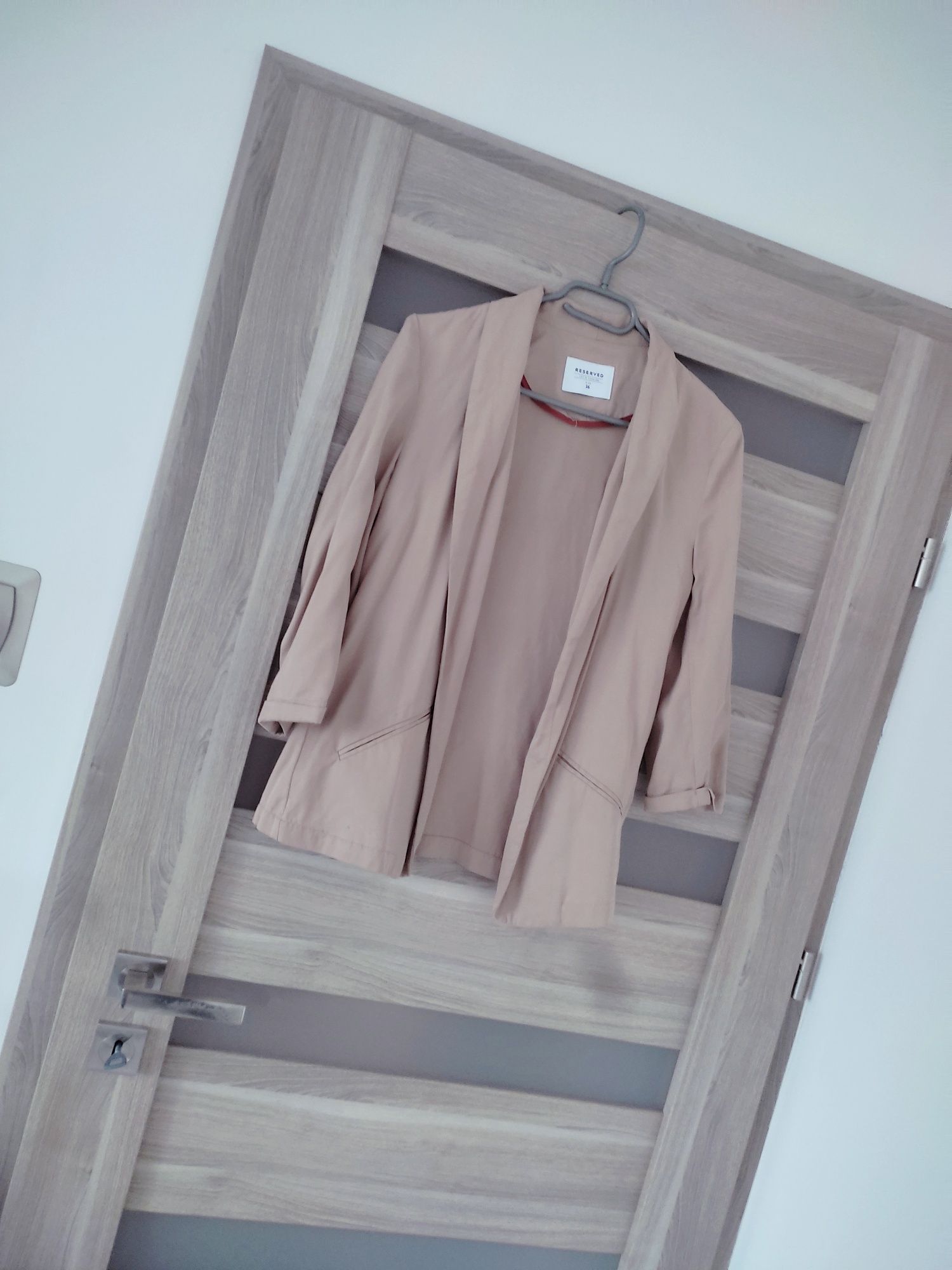 Beżowy żakiet z rękawami 3/4 Reserved roz 36