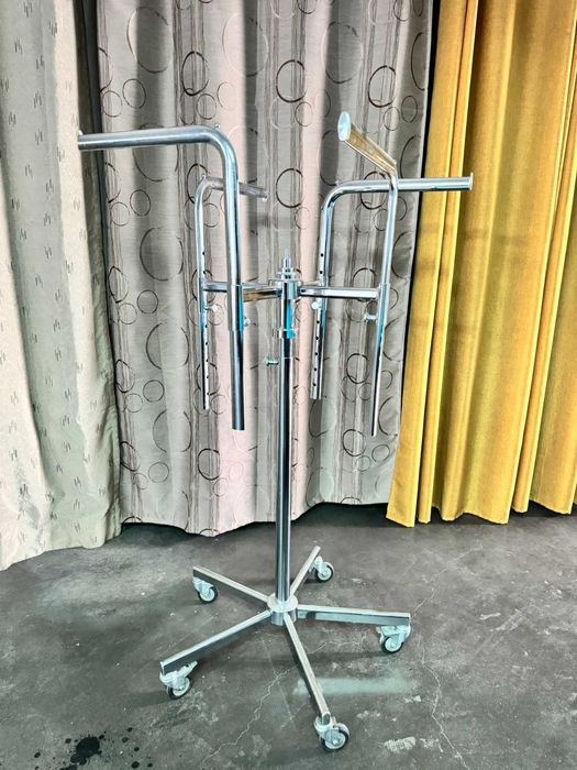 Expositor Roupa com rodas, altura ajustável