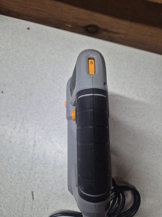 Titan Wyrzynarka 600W F66