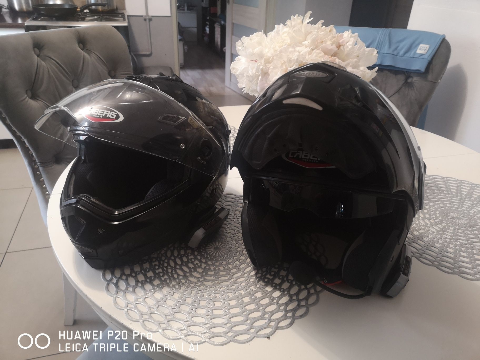 Dwa kaski Caberg Duke z zestawem słuchawkowy Scala Rider G9