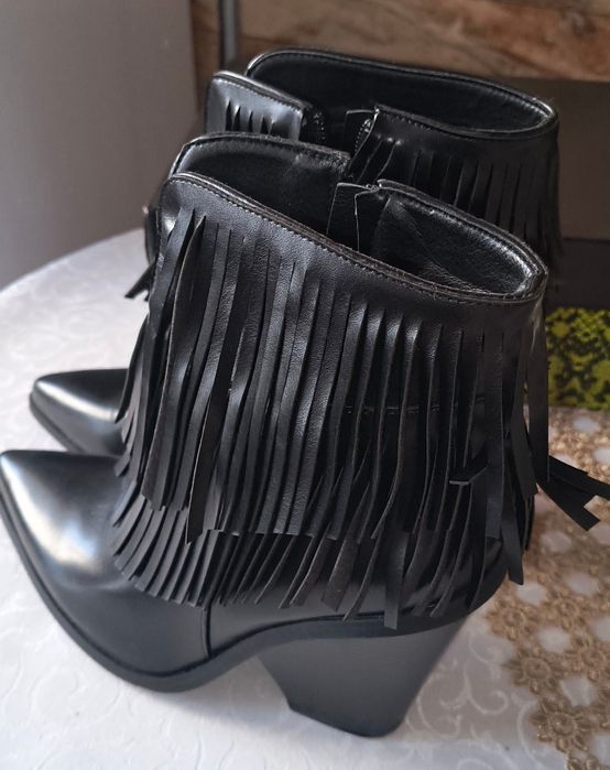 Buty damskie na obcasie