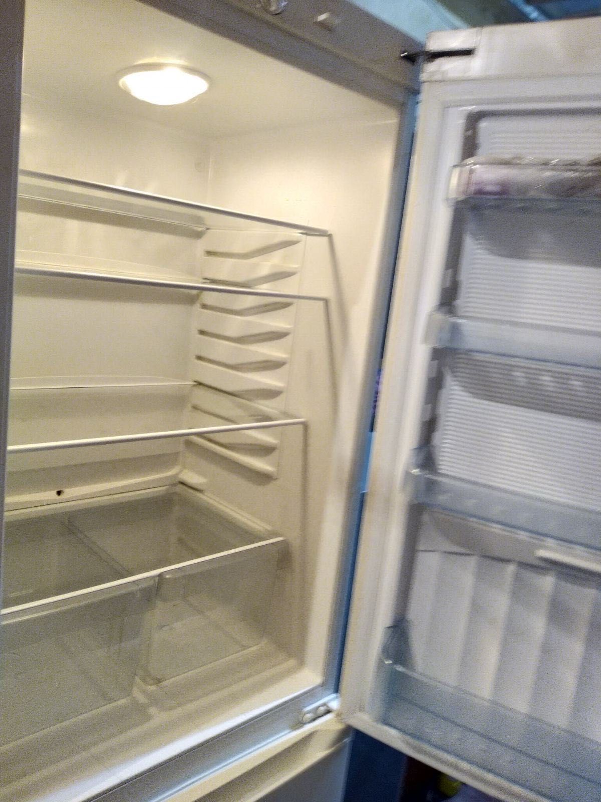 Холодильник двохкамерний Nord NRB 239-032 під ремонт або на запчастини