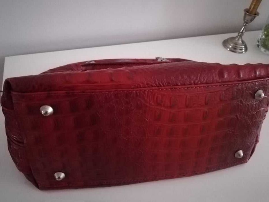 Elegancka torebka czerwona do ręki lub na ramię z paskiem