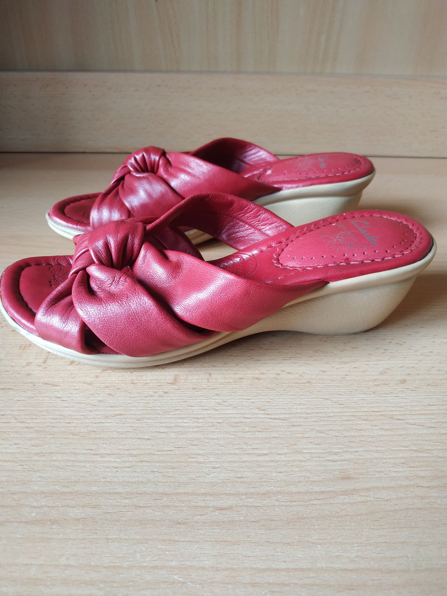 Klapki Clarks skóra rozmiar 36.