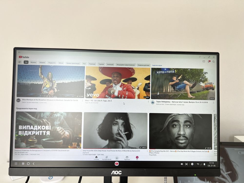 Monitor bezramkowy LOC