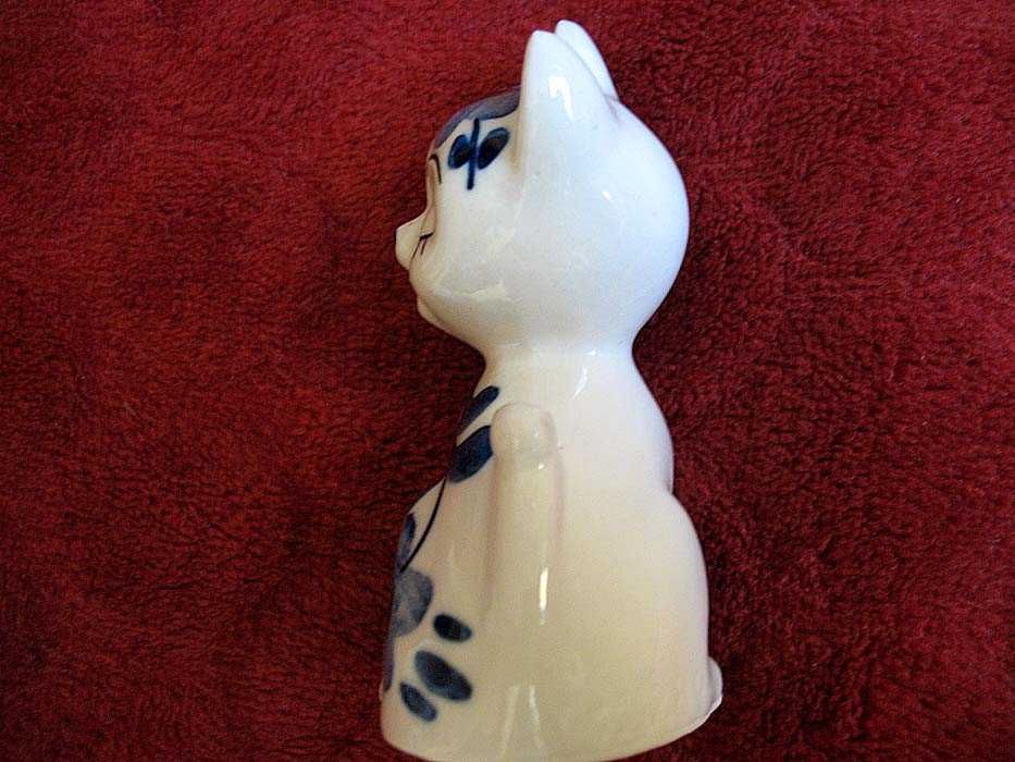Kot - koteczka ręcznie malowana - porcelana - 8x4 x4cm Adolf Wache