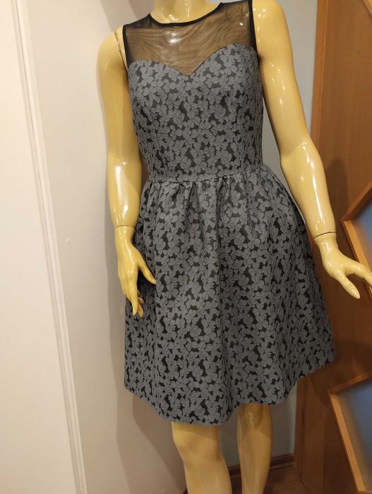 Koktajlowa sukienka szara odcinana r. S
