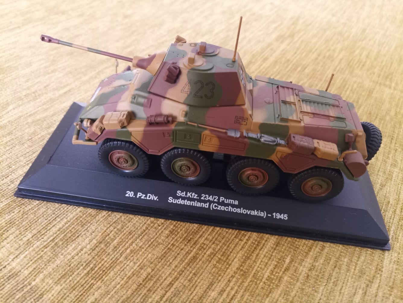 Model Sd.Kfz. 234/2 Puma 20. Pz.Div. 1:43