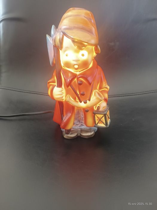 Ceramiczna figurka stroz nocny