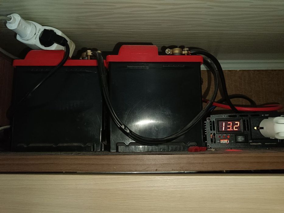 Два аккумулятора zap agm 70ah и инвертор