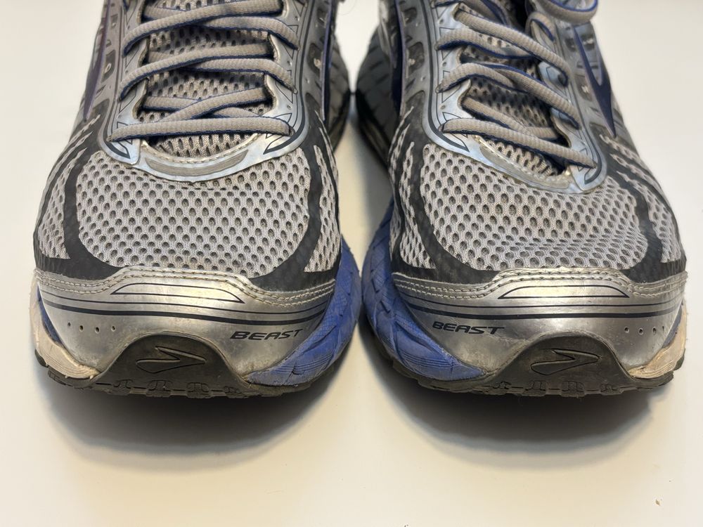 Brooks Beast 16 Extra Wide Running Shoes