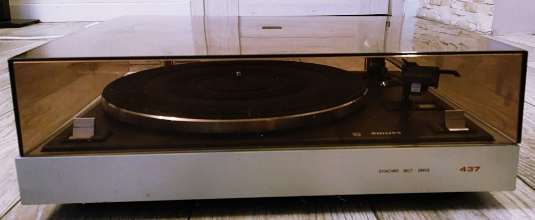 Gramofon Philips 437