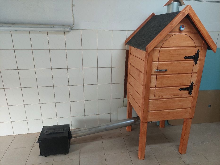 Drewniana wędzarnia