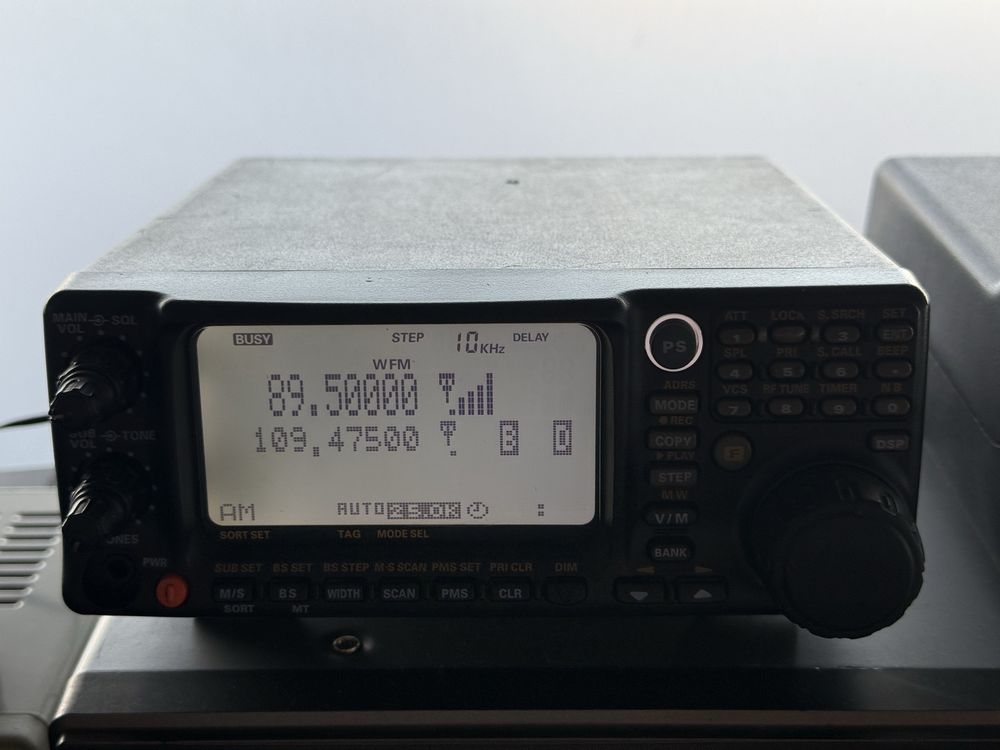Receptor de comunicações Yaesu VR-5000 estimado