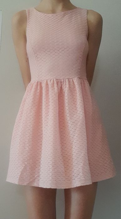 różowa sukienka koronkowa