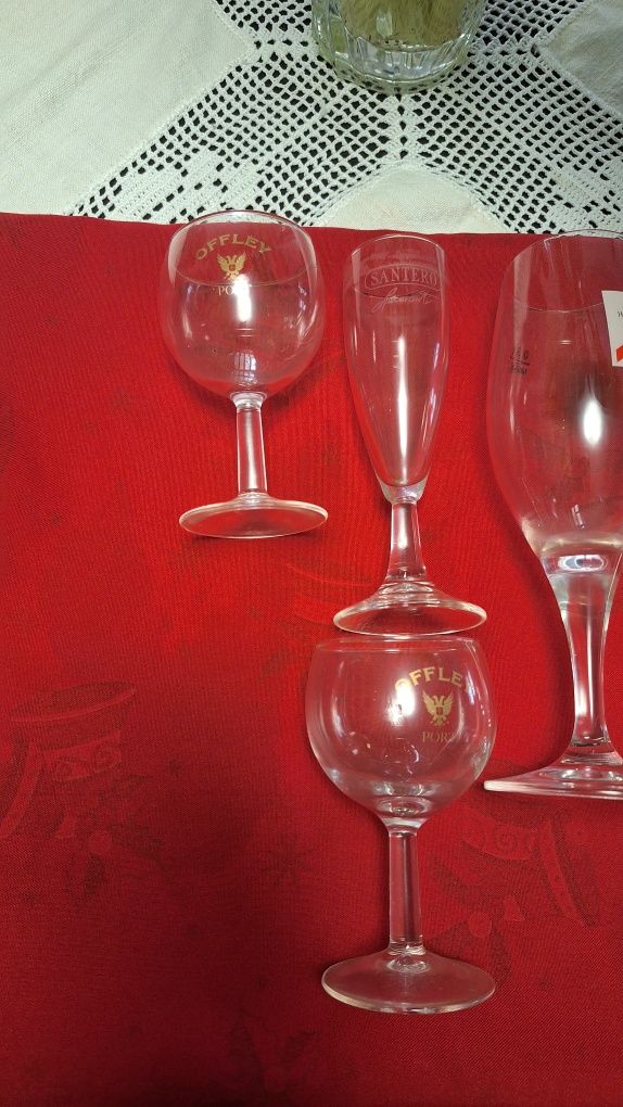 Coleção de copos de marcas Vinho Porto e Super Bock