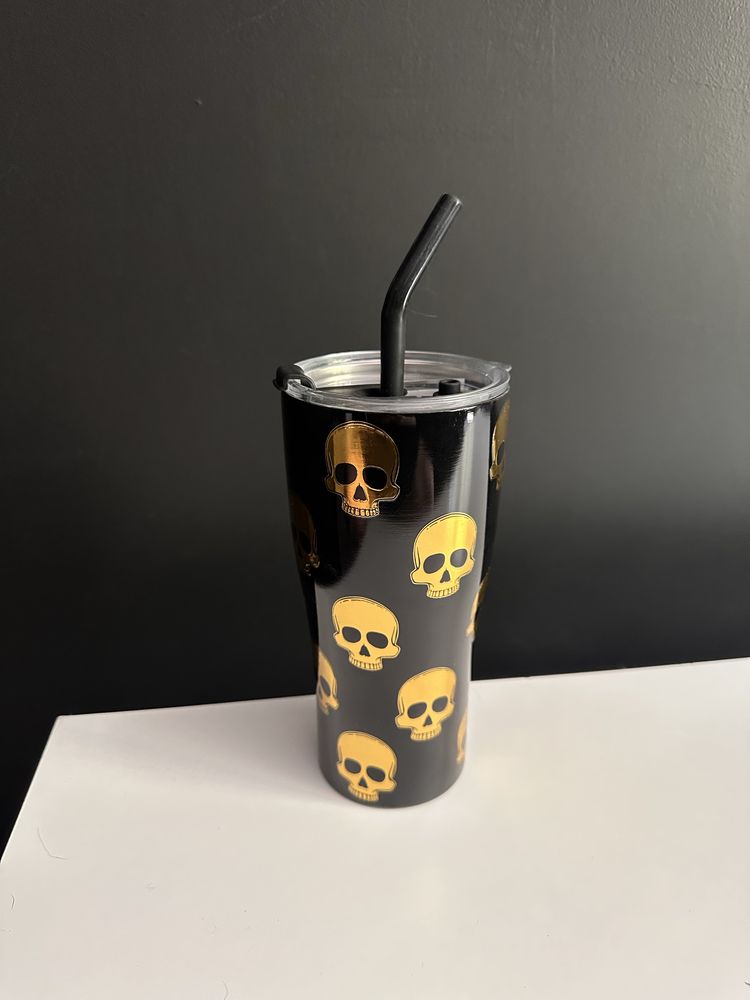 Halloweenowy NOWY czarny kubek w złote czaszki