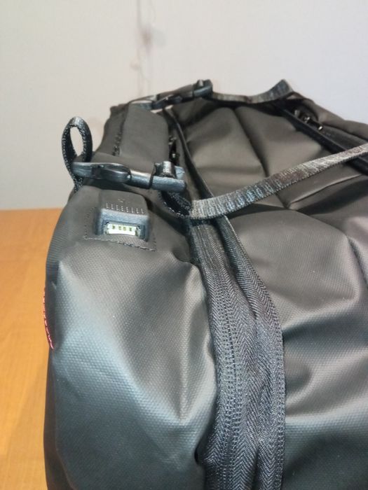 SlimUSB водовідштовхуючий рюкзак. Ручная кладь