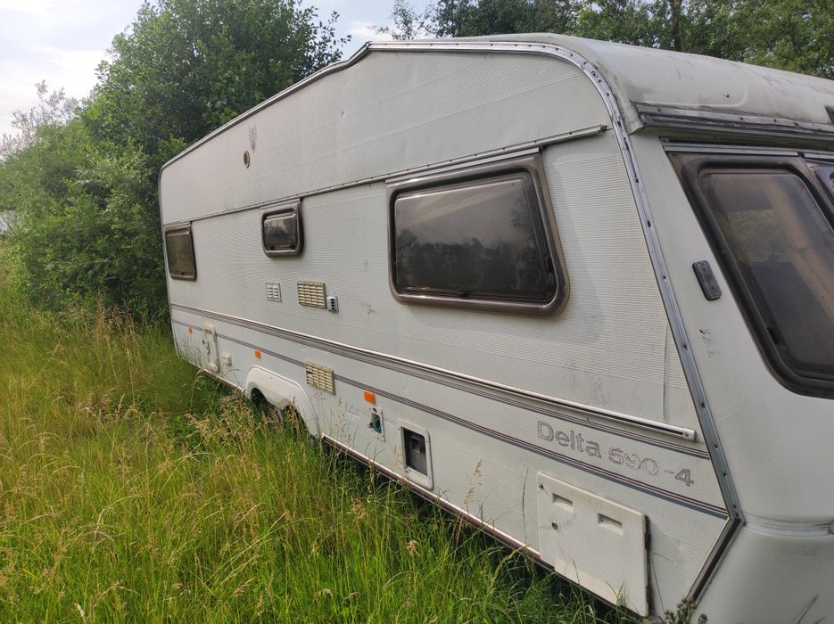 Delta 590 -4 przyczepa kempingowa szyba okno zaczep drzwi lodówka