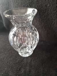 Szklany wazon średniej wielkości