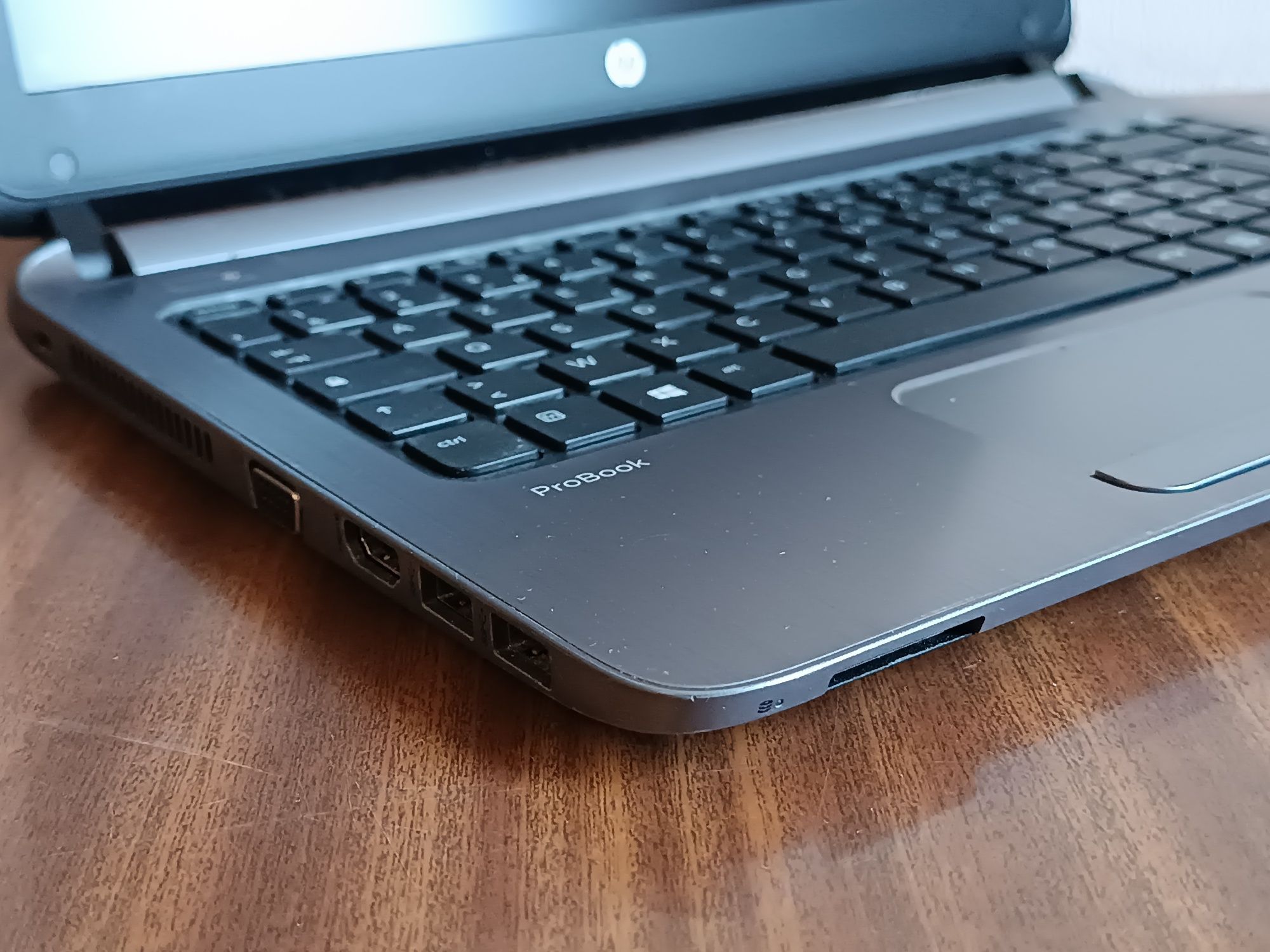 Ноутбук HP 430 G2 / Core i3 2.1GHz / DDR4 8 / ssd 120 / батарея нова