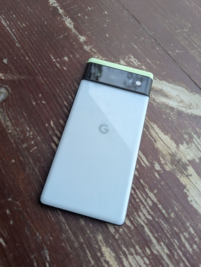 Смартфон Google Pixel 6 12/256Gb Newerlock в отличном состоянии