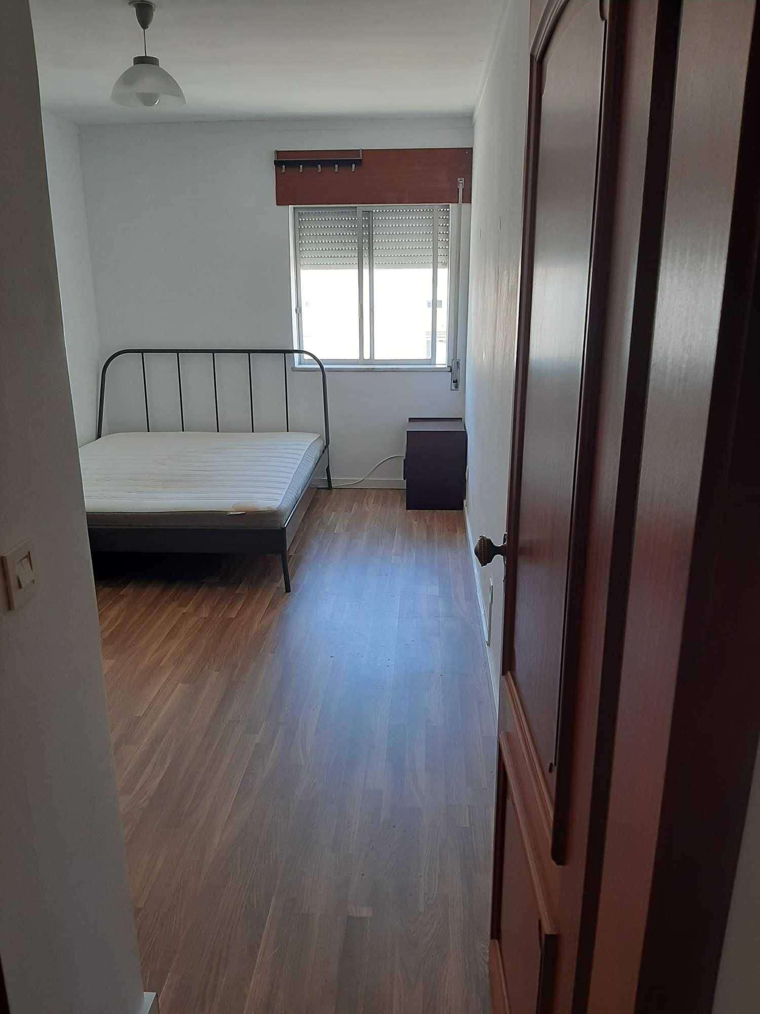 Quarto casal ou individual junto estação metro – Lisboa