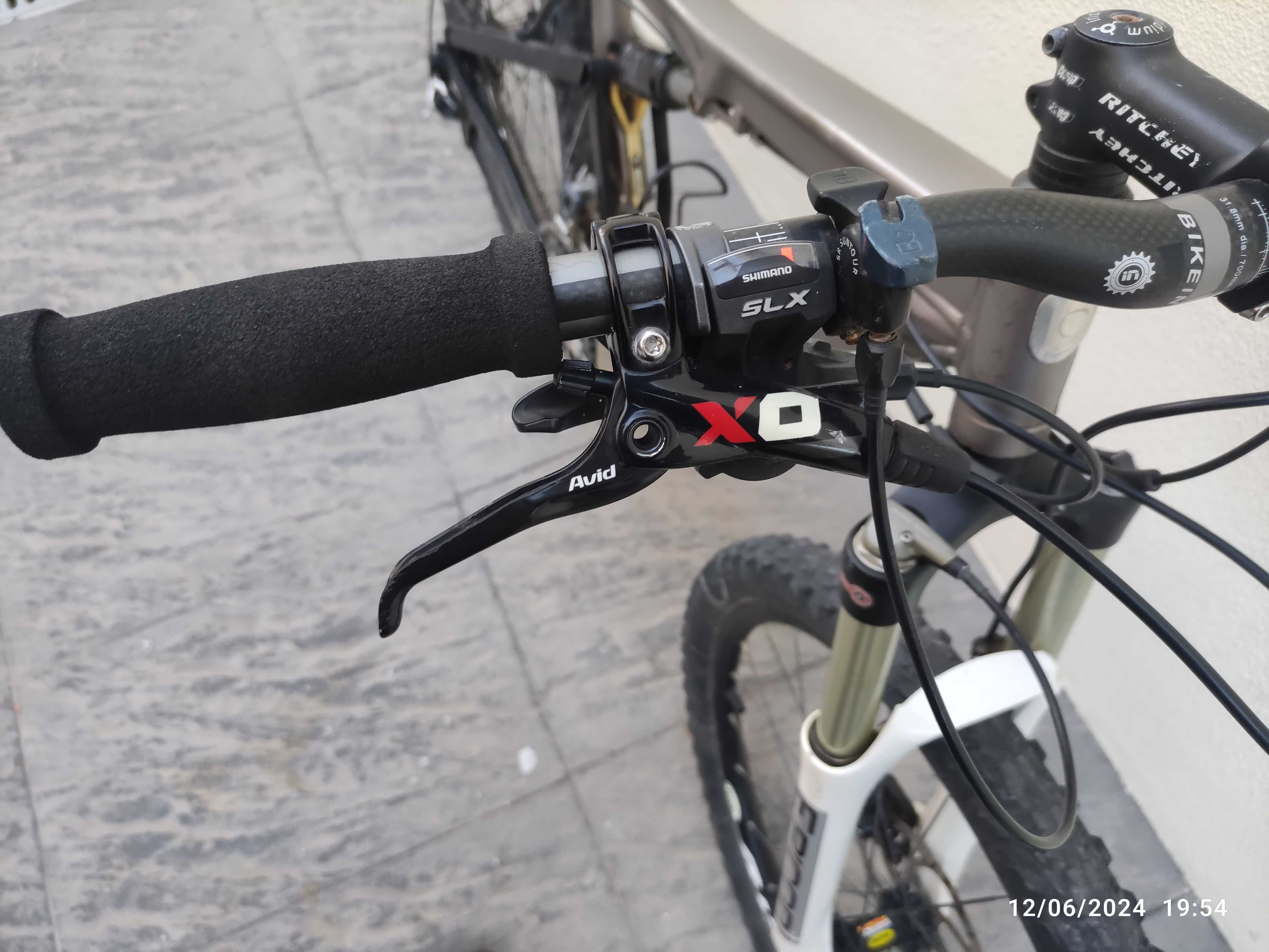 Bicicleta Shimano XT tamanho M suspensão total